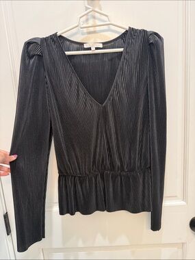 Wayf Black Pleated V-Neck Long Sleeve Blouse